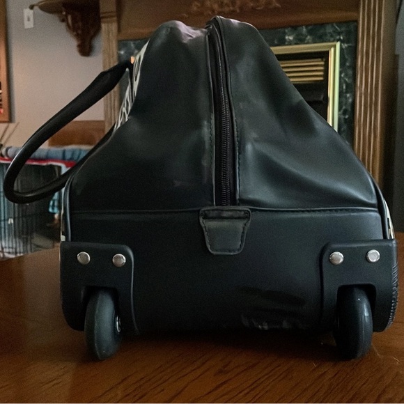 Liz Claiborne 💕Travel Bag on Wheels 💕 - Picture 7 of 11